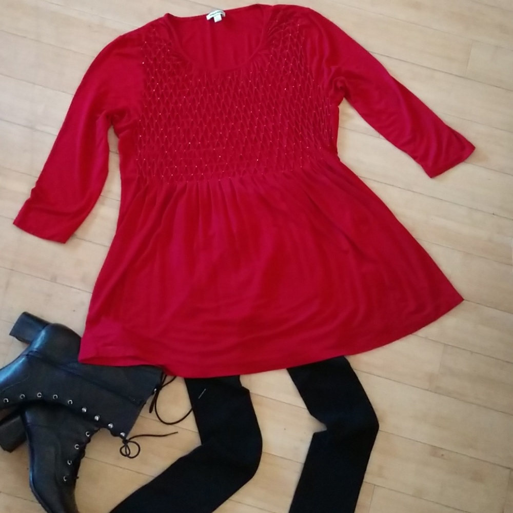 5/$25 Beautiful, soft red tunic with 3/4 length sleeves